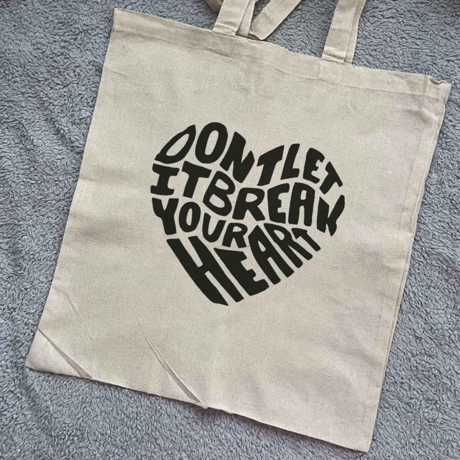 Don’t let it break your heart || Totebags - 2